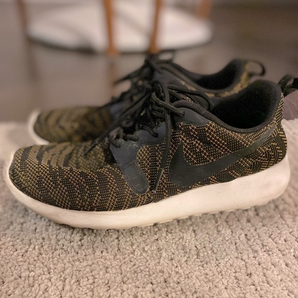 Nike Shoes - Nike Roshe Run Knit Jacquard Sneaker in black and yellow lace up y2k size 6.5